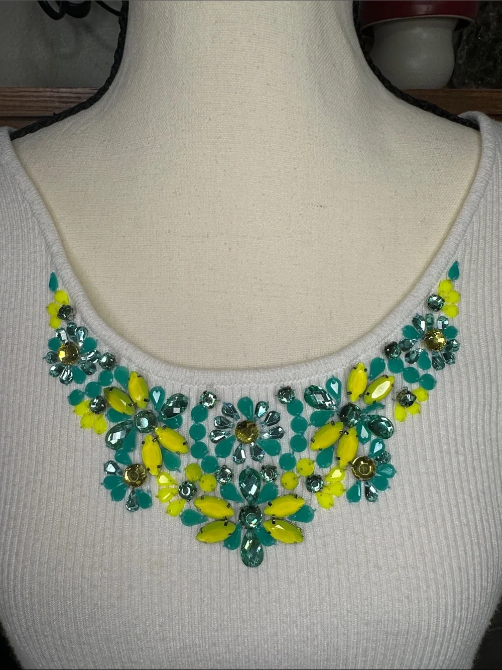 Women XL Boho Y2K White Sleeveless Knit Sweater Top Teal & Yellow Beading